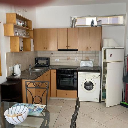 1 Bedroom Flat 200M From The Beach In Germasogia Tourist Area Limassol Eksteriør billede